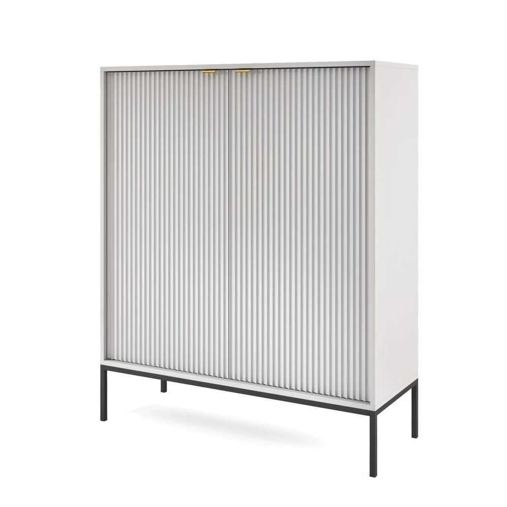 Kommode KARI K104 mit geriffelten Fronten und goldenen Griffen Kommode KARI K104 mit geriffelten Fronten und goldenen Griffen