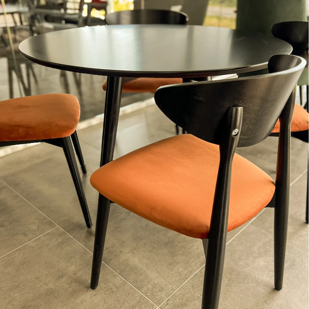 Klassischer Holzstuhl KS80