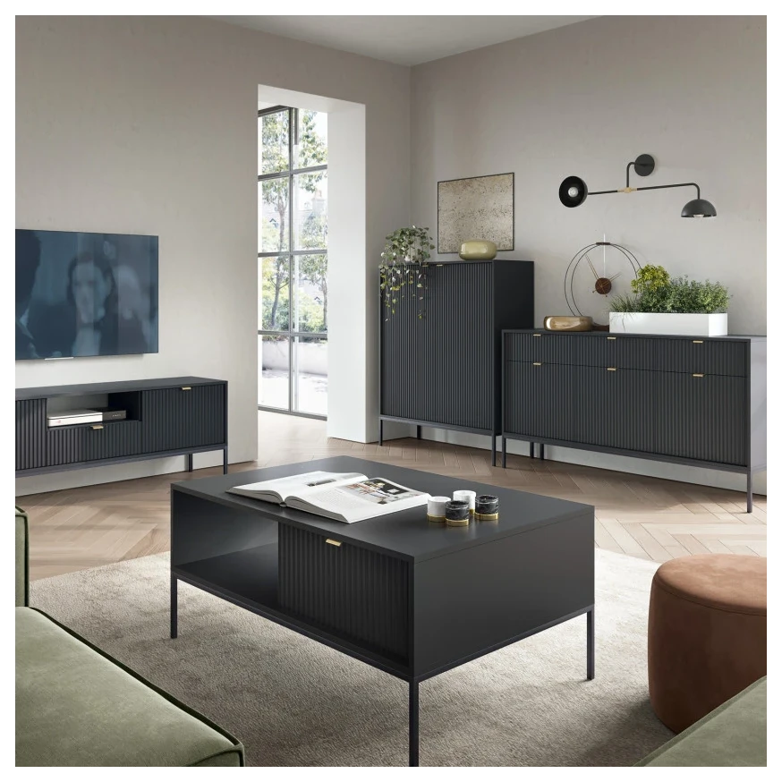 Kommode KARI K104 mit geriffelten Fronten und goldenen Griffen Kommode KARI K104 mit geriffelten Fronten und goldenen Griffen