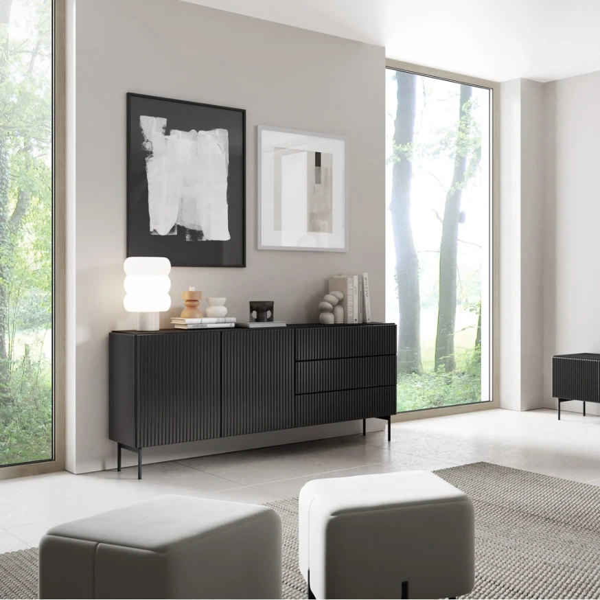 Hohe Kommode 195 cm, 4-türig mit Lamellen, modernes Design – MAVI 4D