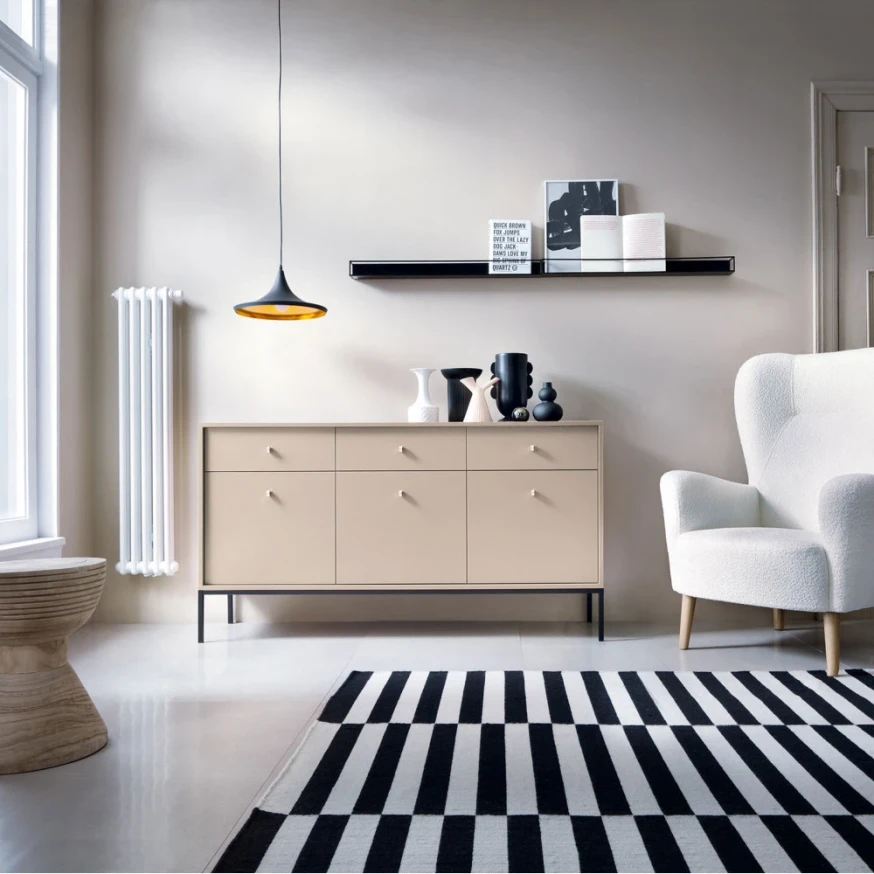 MADLA MKSZ154 Kommode, sandbeige, mit goldenen Griffen