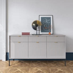 KARI KSZ154 Kommode mit geriffelten Fronten und goldenen Griffen